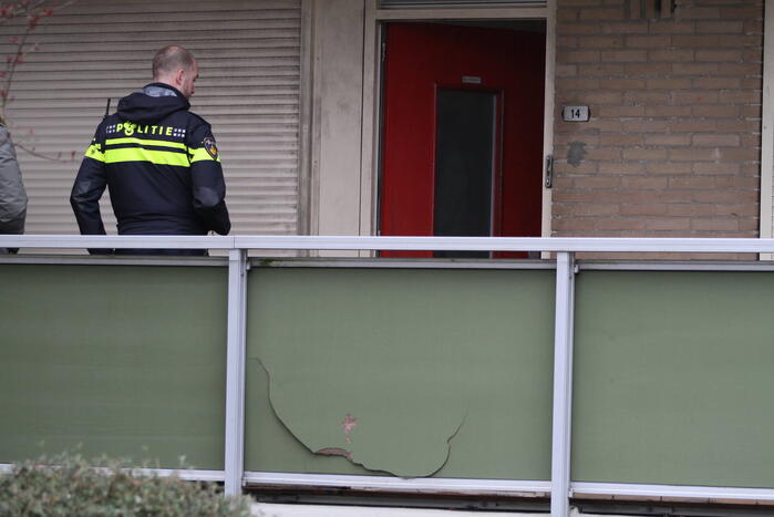 Politie onderzoekt explosie bij flat