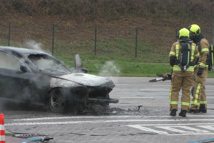 BMW gaat in vlammen op tijdens proefrit