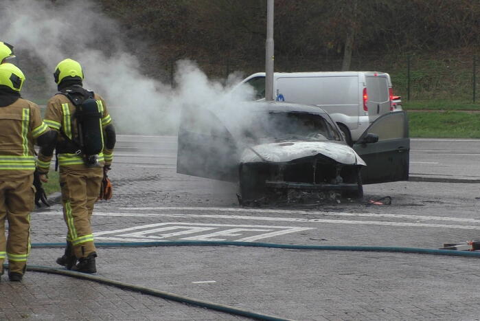 BMW gaat in vlammen op tijdens proefrit