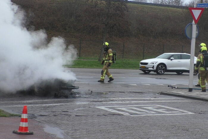 BMW gaat in vlammen op tijdens proefrit
