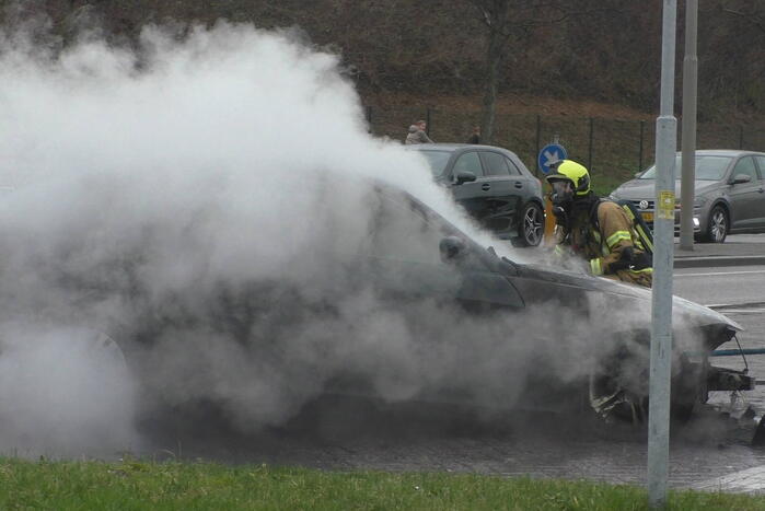BMW gaat in vlammen op tijdens proefrit