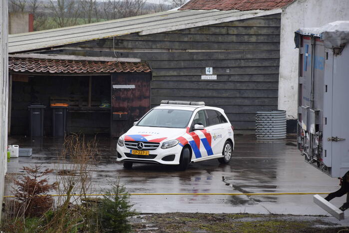 Arrestatieteam valt loods binnen