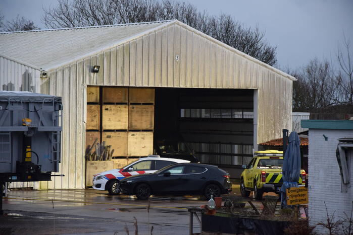 Arrestatieteam valt loods binnen