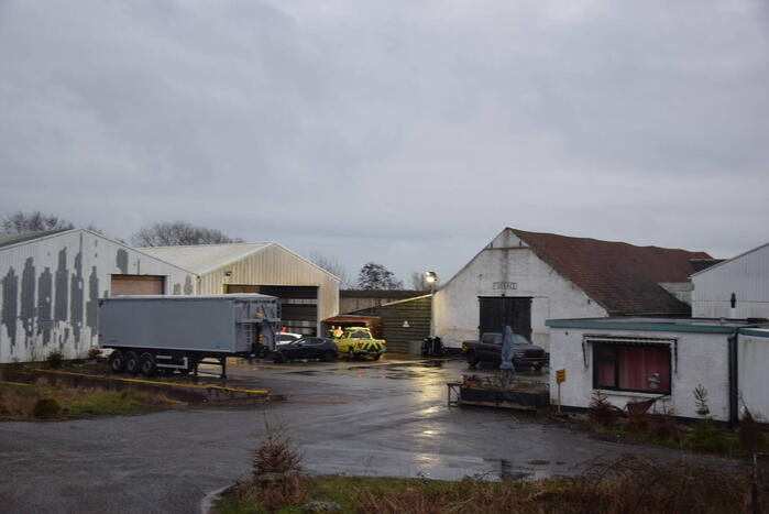 Arrestatieteam valt loods binnen