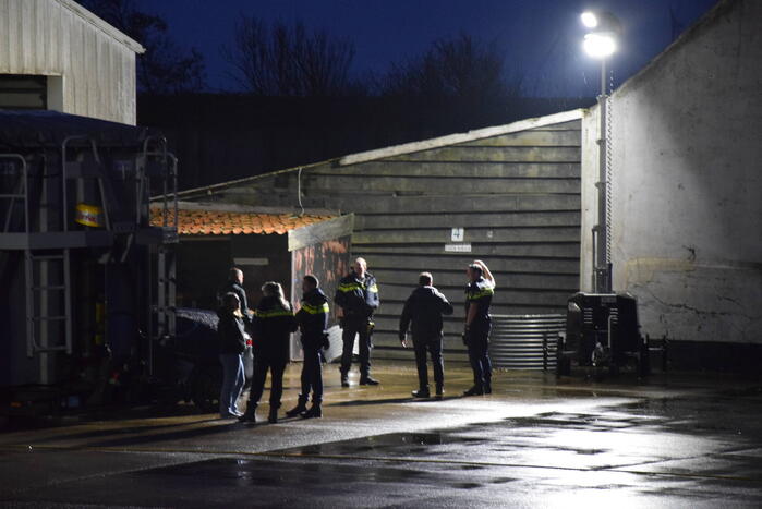 Arrestatieteam valt loods binnen