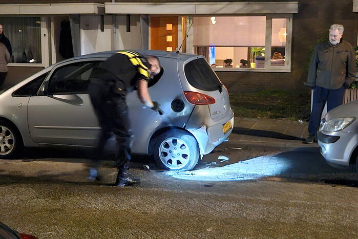 Onderzoek naar brandstichting onder auto