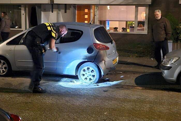 Onderzoek naar brandstichting onder auto