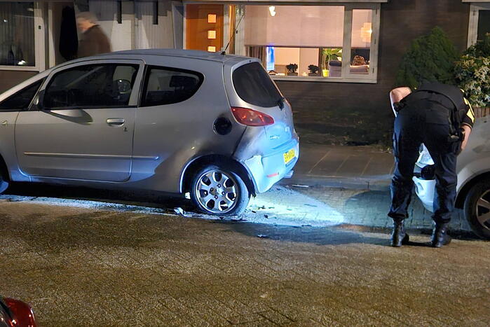 Onderzoek naar brandstichting onder auto