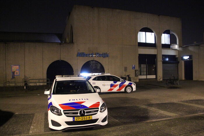 Supermarkt personeel bedreigt tijdens overval