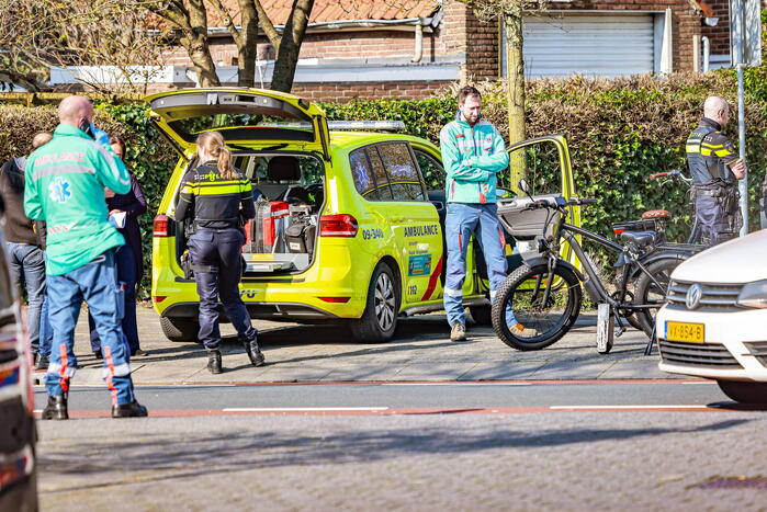 Fatbike met gashendel in botsing met e-bike en auto