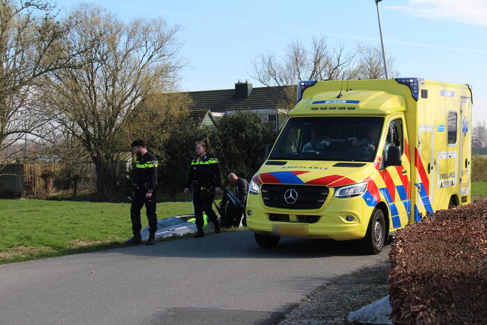 Personenauto raakt te water