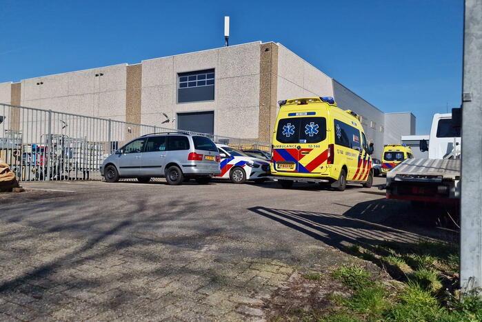 Zwaargewonde na schietpartij, dader slaat op de vlucht