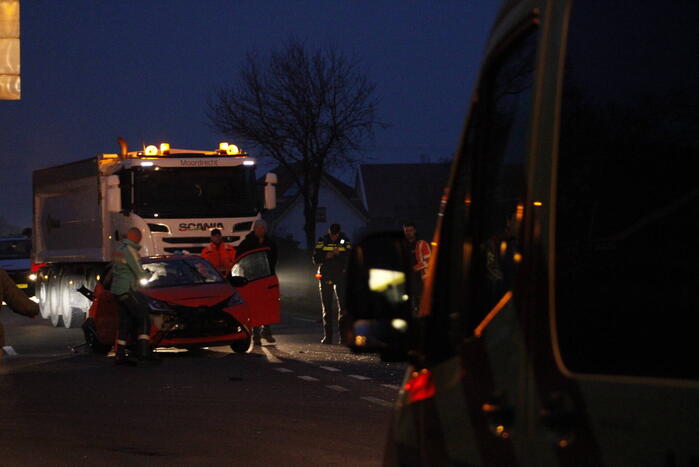 Meerdere voertuigen beschadigd bij botsing