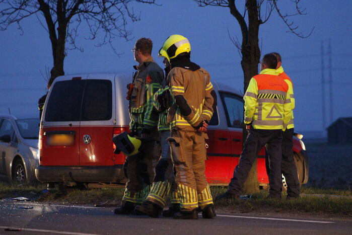 Meerdere voertuigen beschadigd bij botsing