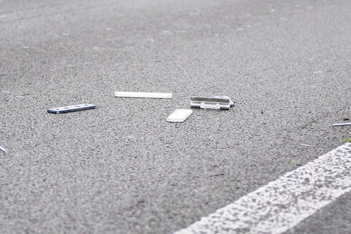 Meerdere auto's met lekke banden vanwege afgevallen lading