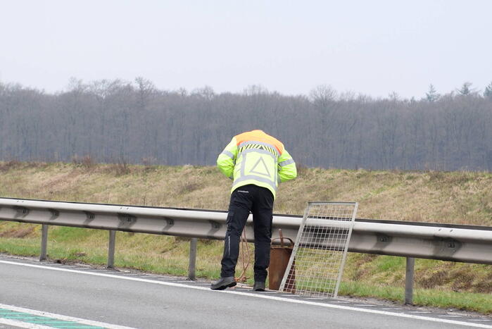 Meerdere auto's met lekke banden vanwege afgevallen lading