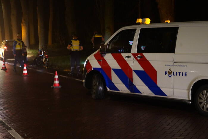 Automobilist rijdt door na aanrijding met fietsster