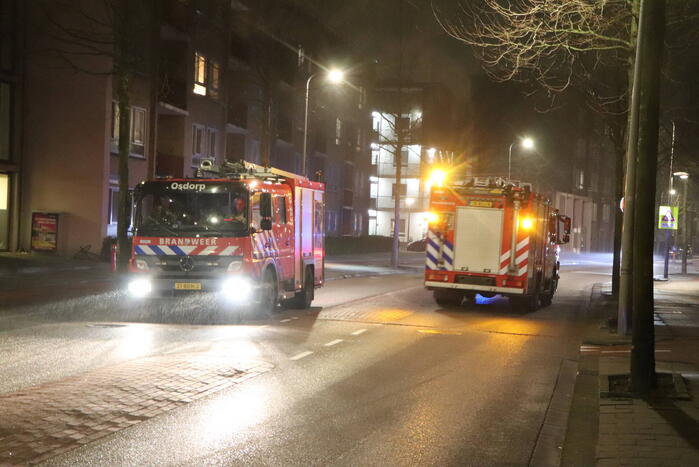 Brand in flatwoning snel onder controle