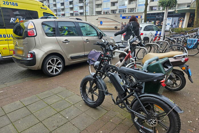 Fatbiker en automobilist botsen op elkaar