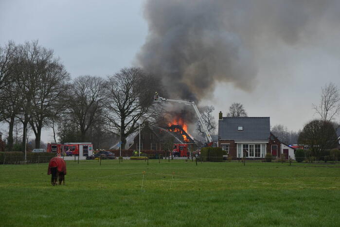 Woonboerderij verwoest door brand