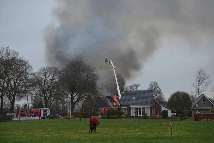 Woonboerderij verwoest door brand
