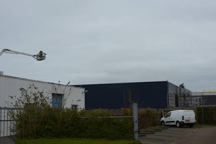 Uitslaande brand bij Peugeot autobedrijf