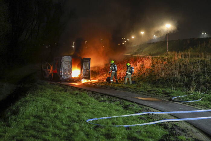 Bestelbus verwoest door brand