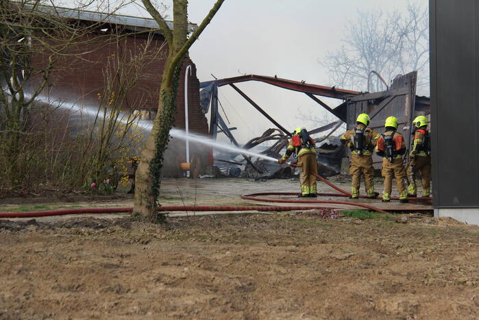Hevige rookontwikkeling bij brand in loods