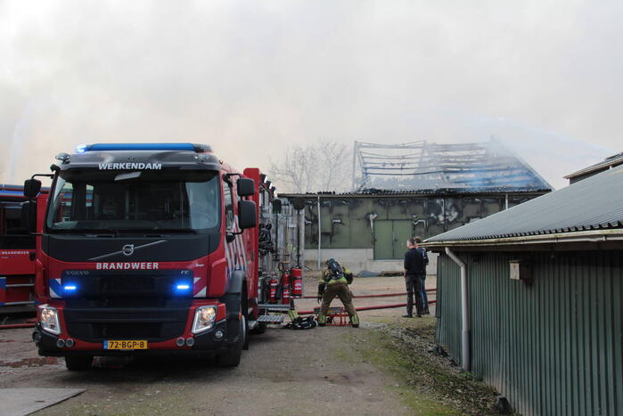 Hevige rookontwikkeling bij brand in loods