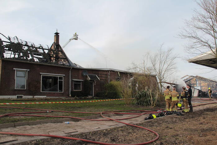 Hevige rookontwikkeling bij brand in loods