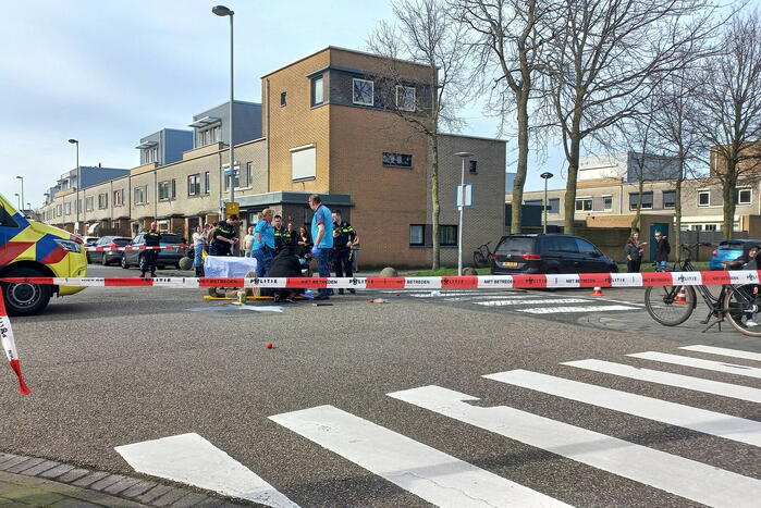Man op brommer overleden bij botsing met auto