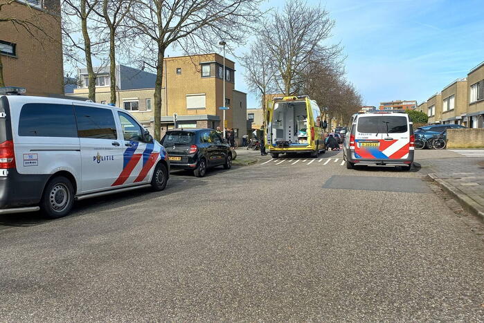 Man op brommer overleden bij botsing met auto