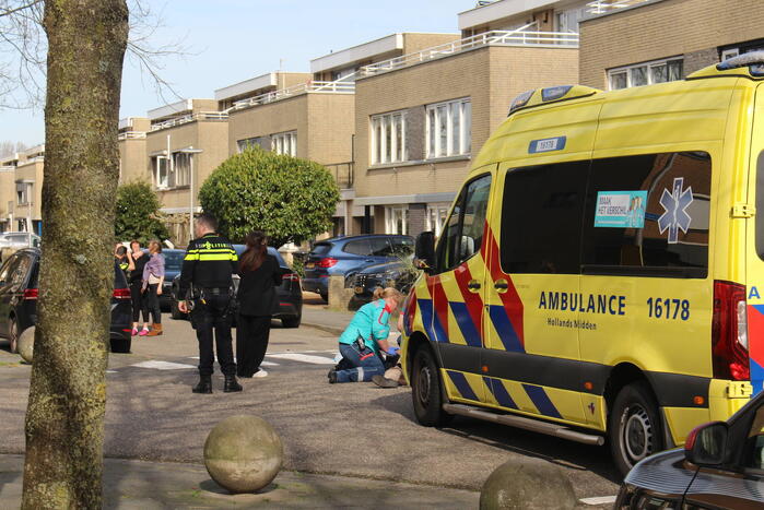 Man op brommer overleden bij botsing met auto