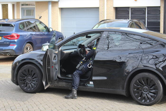 Man op brommer overleden bij botsing met auto