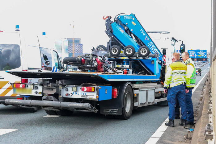 Van Brienenoordbrug deels afgesloten door ongeval