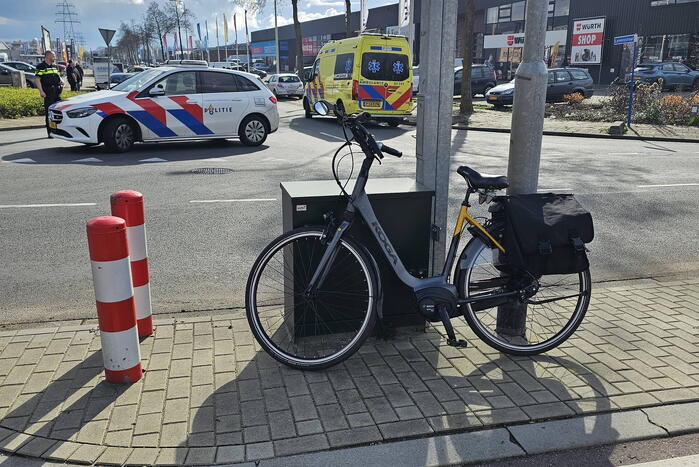 Afslaande automobilist rijdt fietser aan