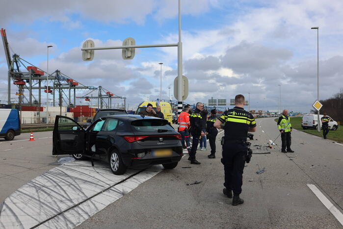 Meerdere voertuigen betrokken bij verkeersongeval op kruising