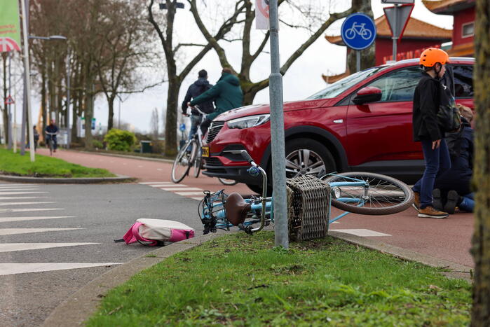 Kind gewond bij ongeval tussen fietser en auto
