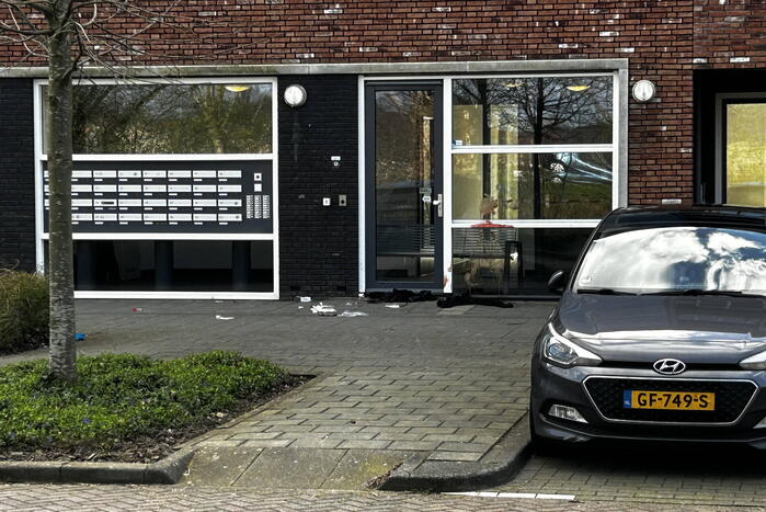 Zwaargewonde na steekpartij bij flat