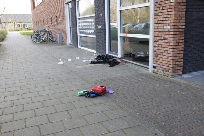 Zwaargewonde na steekpartij bij flat