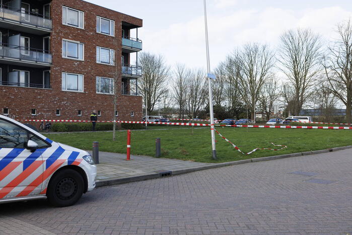 Zwaargewonde na steekpartij bij flat