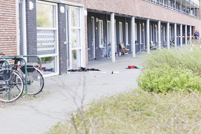 Zwaargewonde na steekpartij bij flat