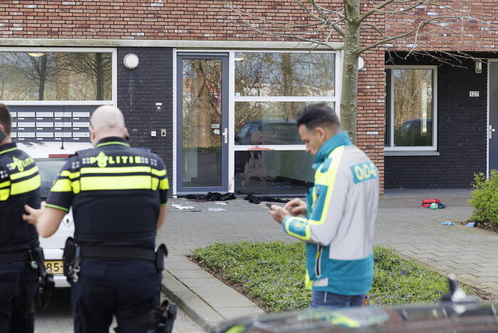 Zwaargewonde na steekpartij bij flat