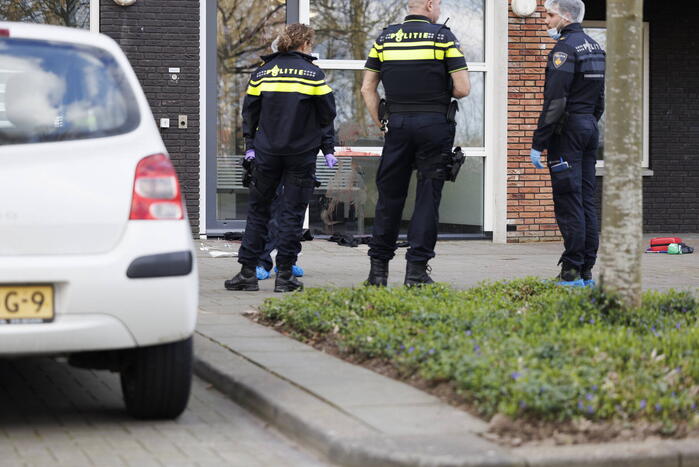 Zwaargewonde na steekpartij bij flat