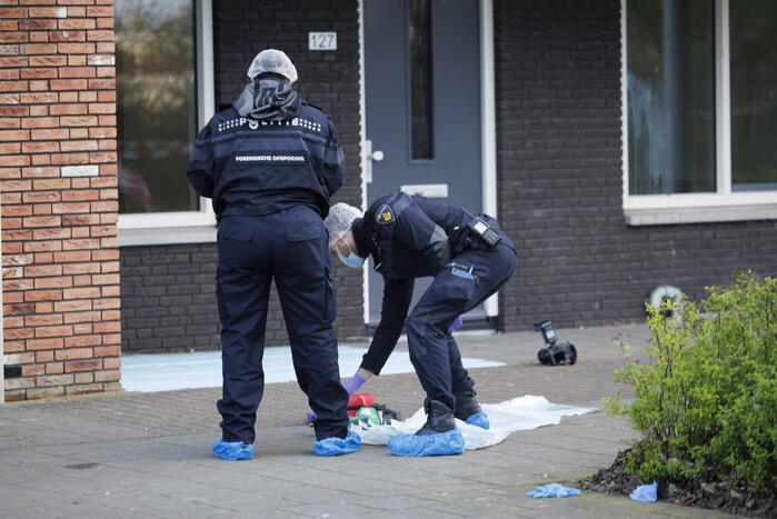 Zwaargewonde na steekpartij bij flat
