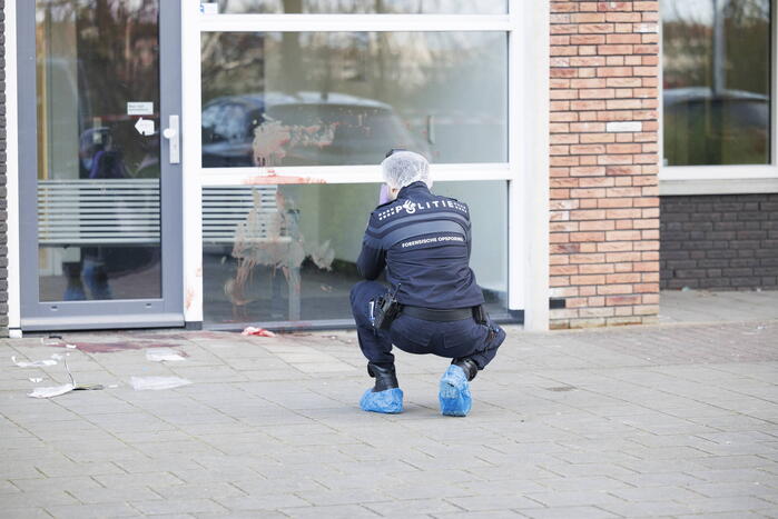 Zwaargewonde na steekpartij bij flat