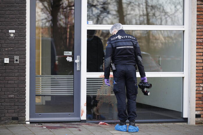 Zwaargewonde na steekpartij bij flat