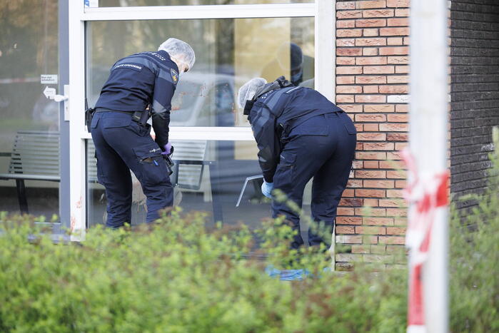 Zwaargewonde na steekpartij bij flat