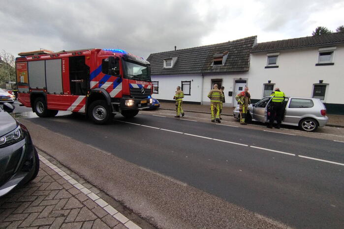 Brand in geparkeerde auto geblust