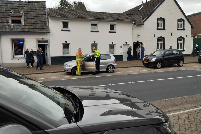 Brand in geparkeerde auto geblust